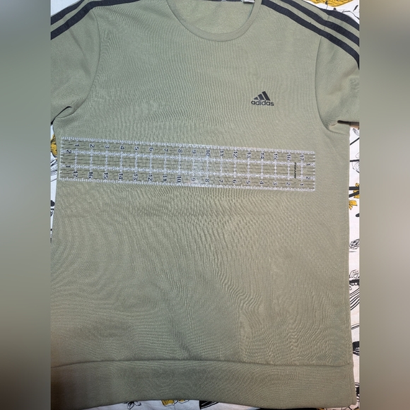 Adidas medium men's pull over sweater - Picture 2 of 4